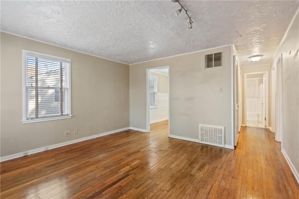7611 Foster Street — photo 8