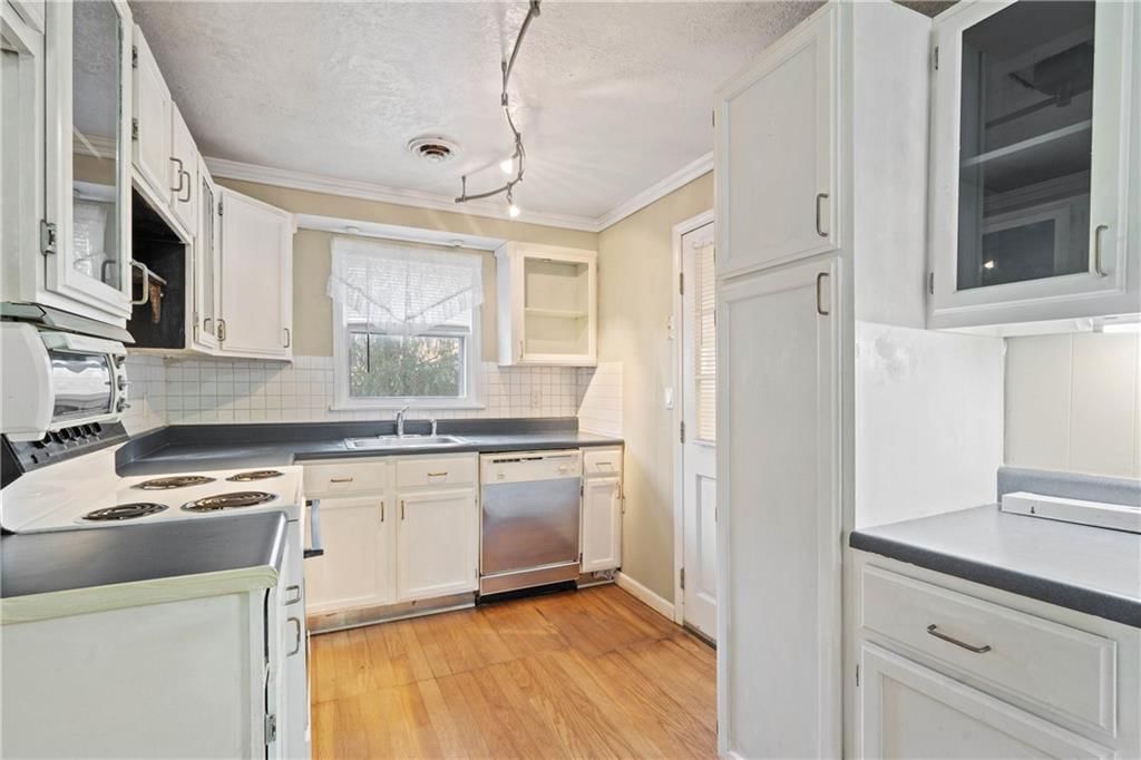 7611 Foster Street — photo 12