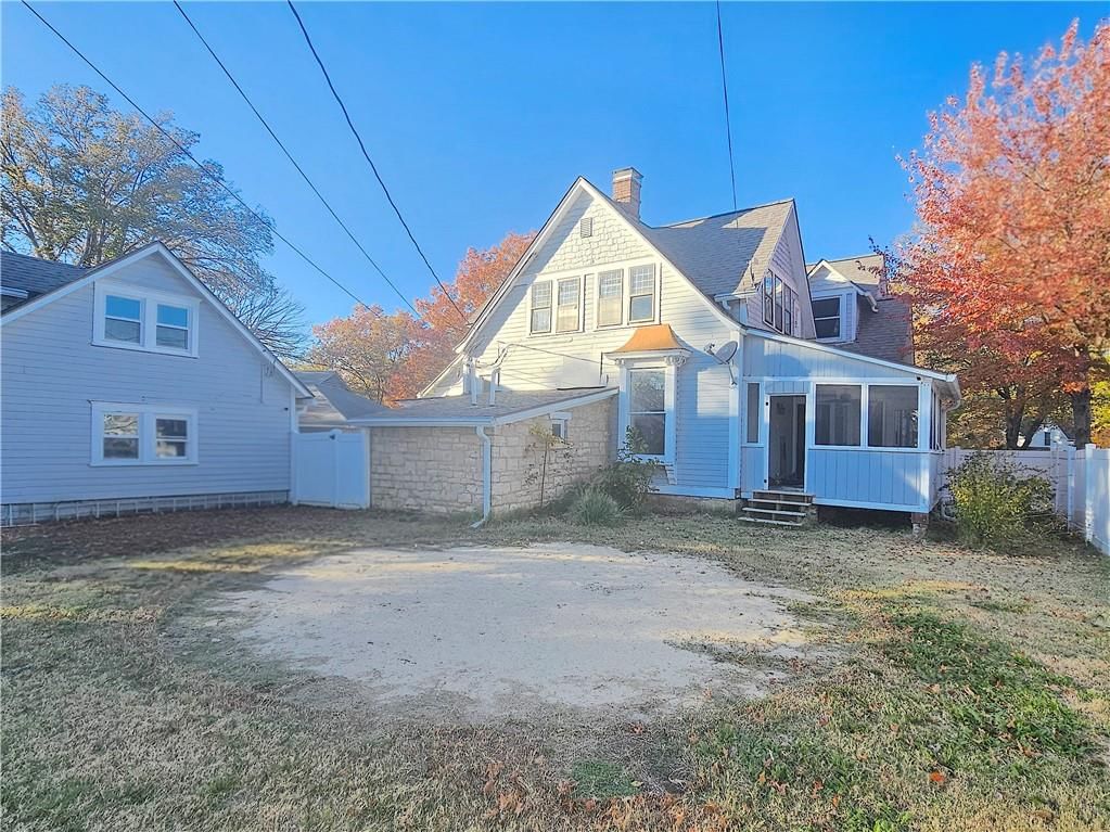 230 W 4th Avenue — photo 3