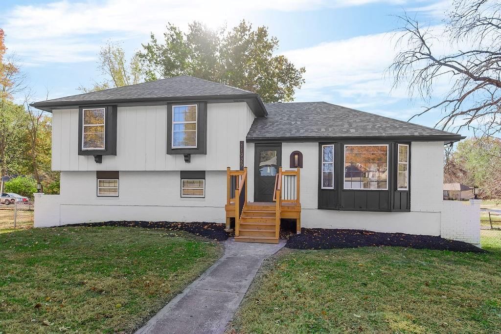 11925 Sycamore Avenue — photo 1