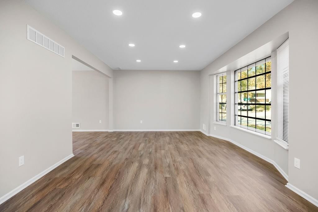11925 Sycamore Avenue — photo 10