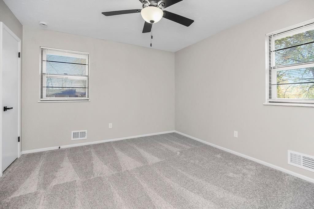 11925 Sycamore Avenue — photo 22