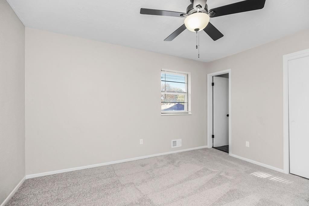 11925 Sycamore Avenue — photo 23