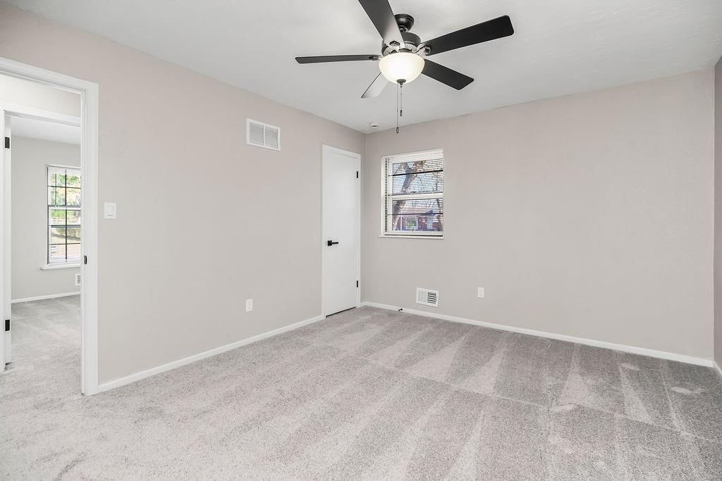 11925 Sycamore Avenue — photo 24