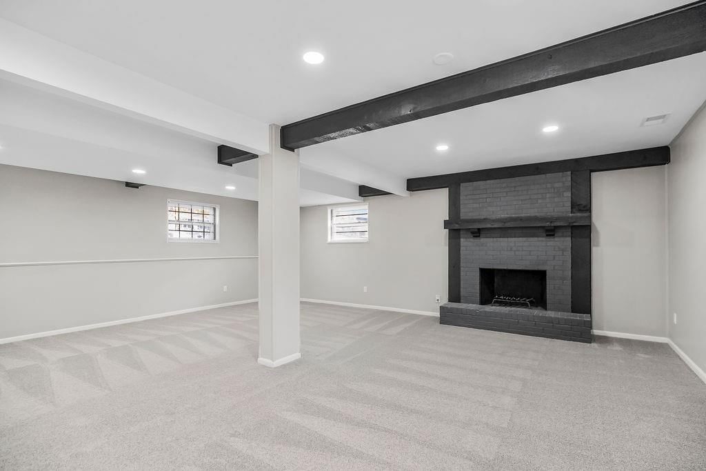 11925 Sycamore Avenue — photo 31
