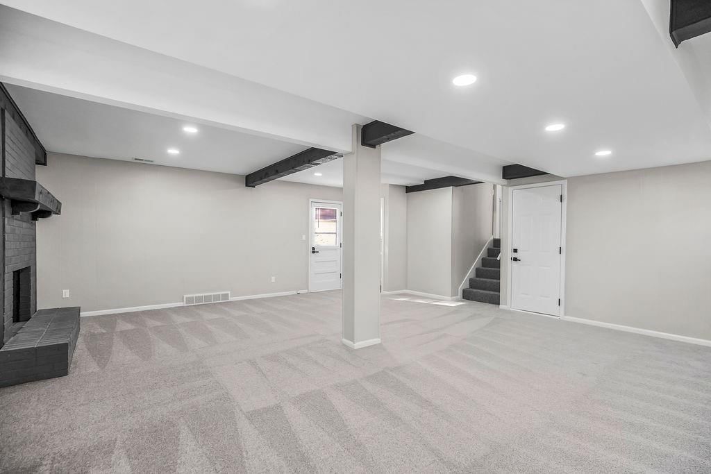 11925 Sycamore Avenue — photo 32