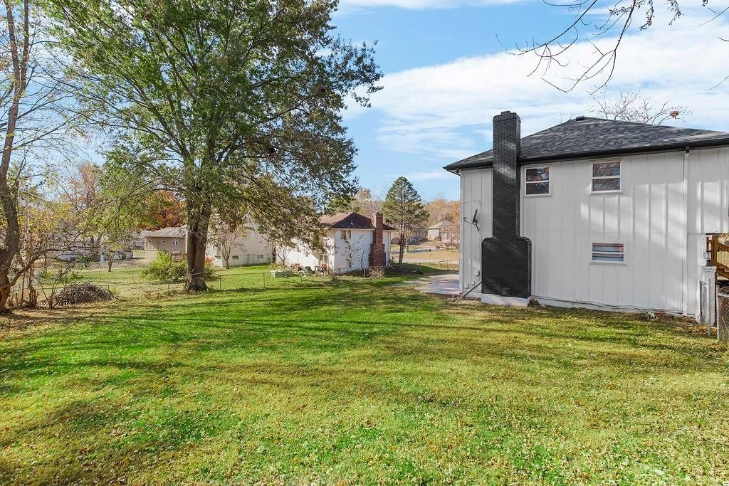 11925 Sycamore Avenue — photo 35