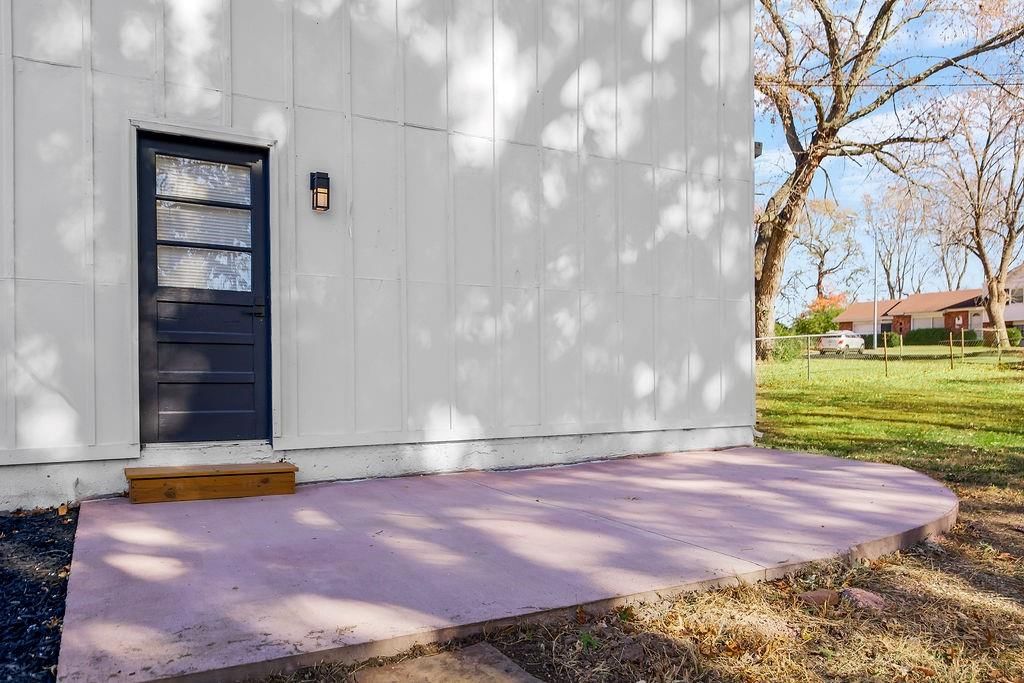 11925 Sycamore Avenue — photo 37