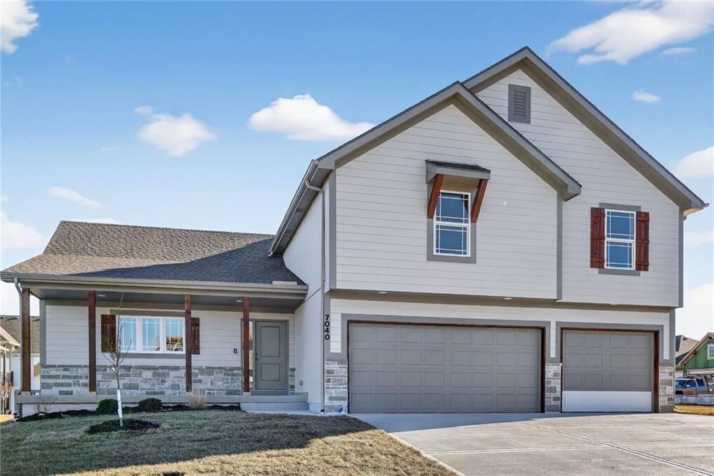 7040 NW Yulich Court, Parkville, MO