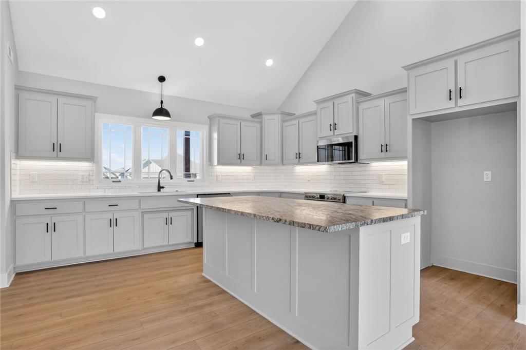 7040 NW Yulich Court — photo 3