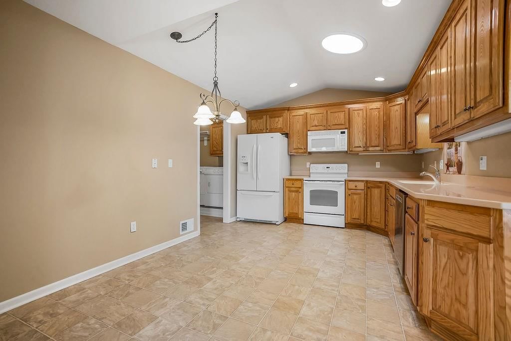 21702 W 119th Terrace — photo 8