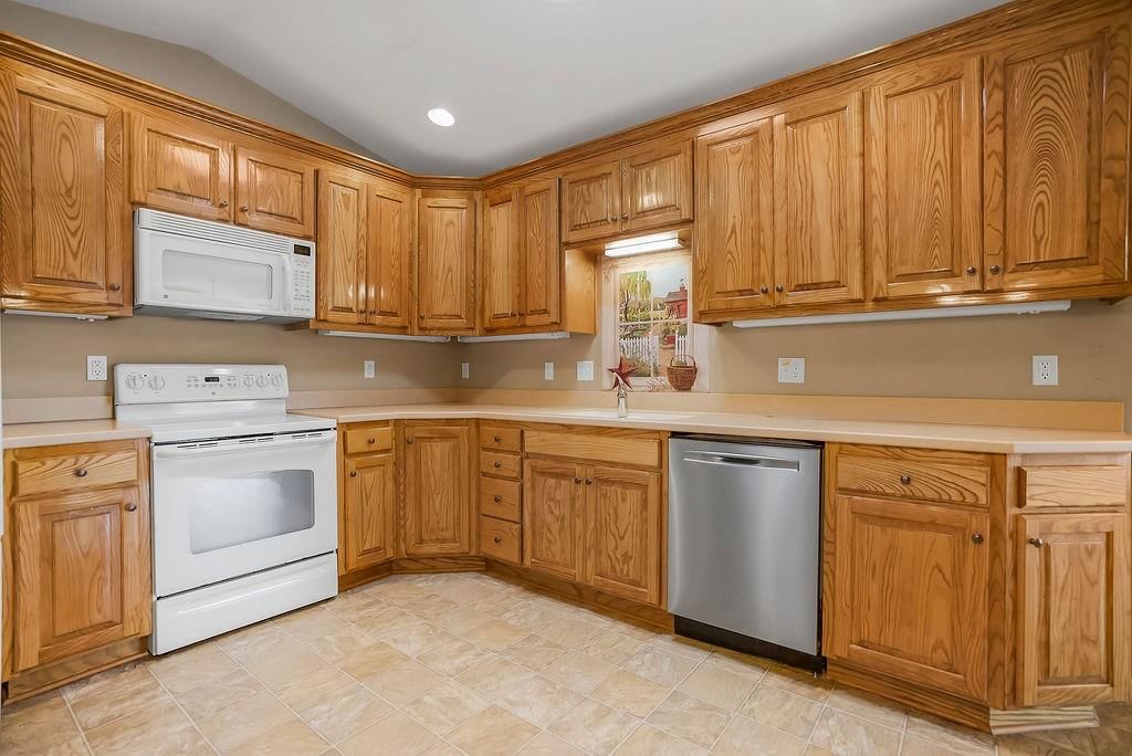 21702 W 119th Terrace — photo 9