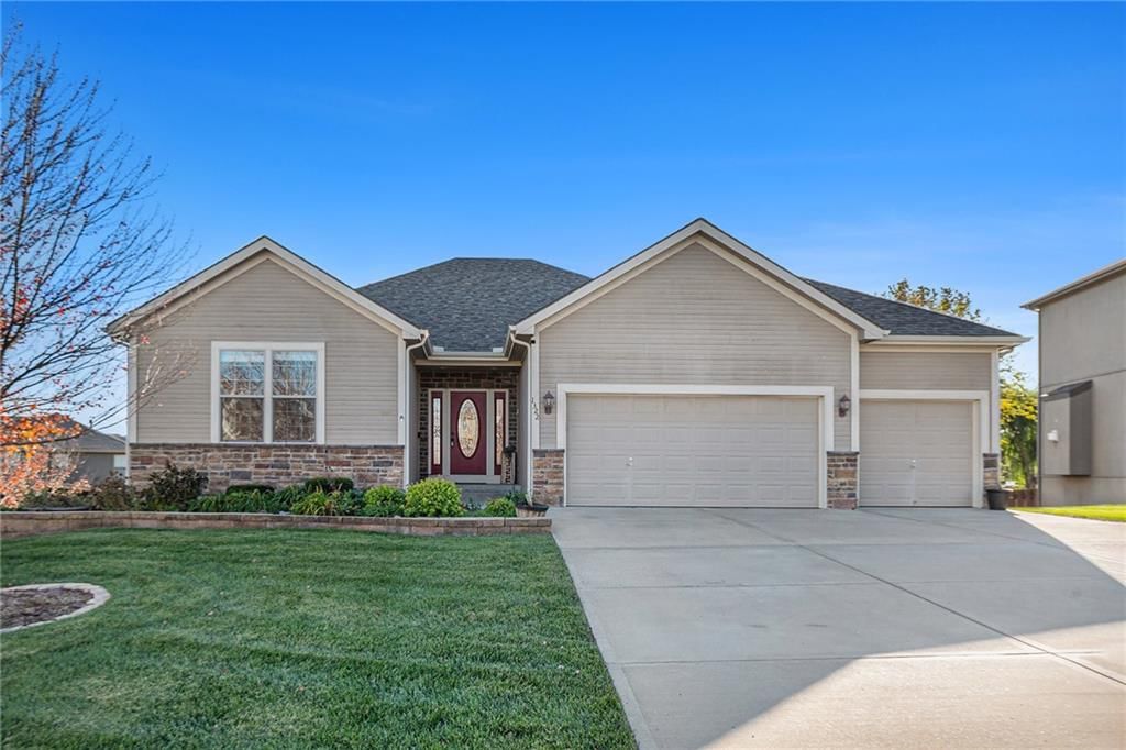 1322 Rock Creek Court, Lansing, KS