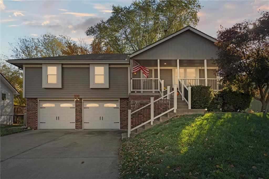 1941 NE Patterson Drive — photo 2