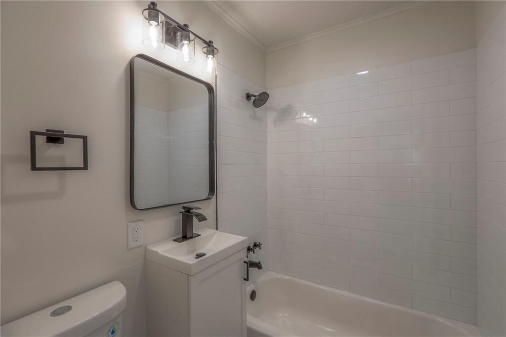 1923 S Norton Avenue — photo 11