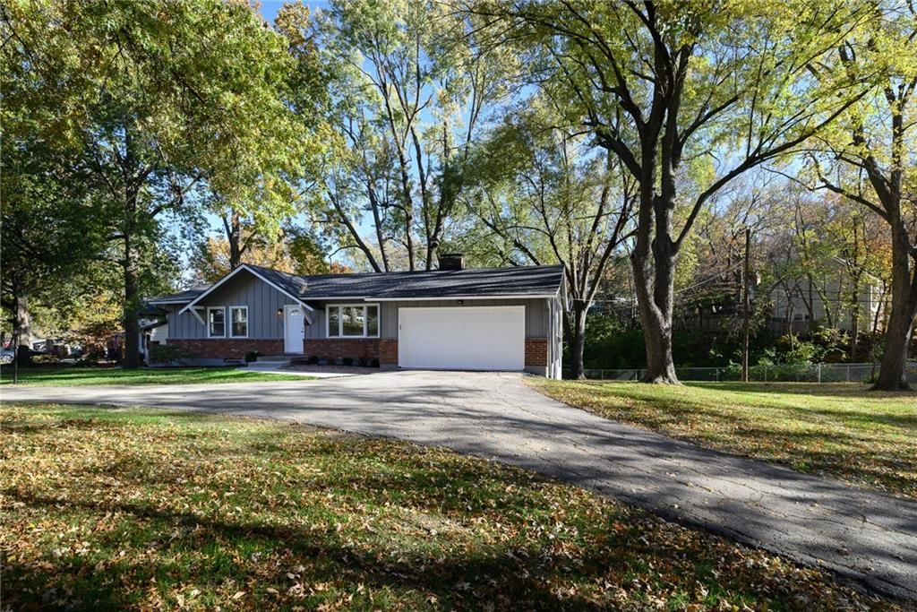 10235 W 70th Street, Merriam, KS