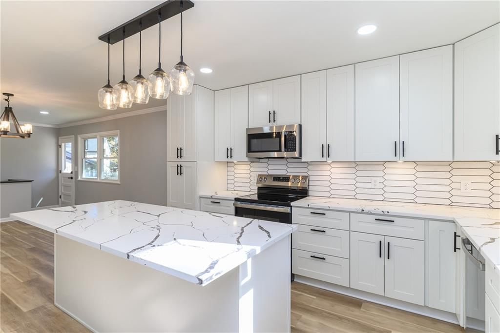 10235 W 70th Street — photo 3