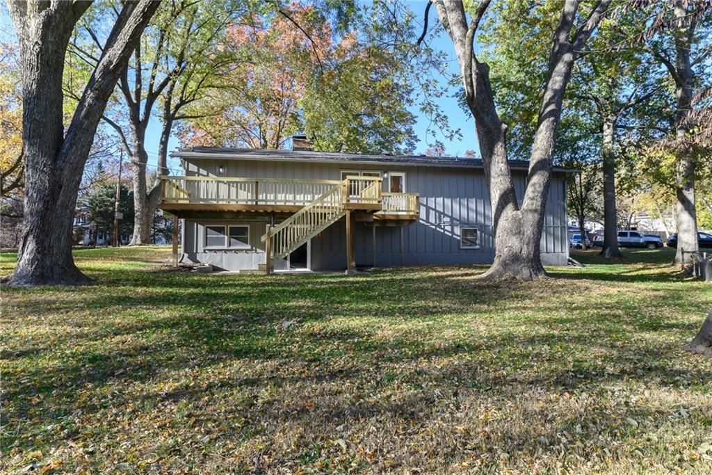 10235 W 70th Street — photo 8