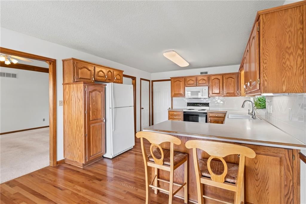 1020 NE Woodbury Lane — photo 6