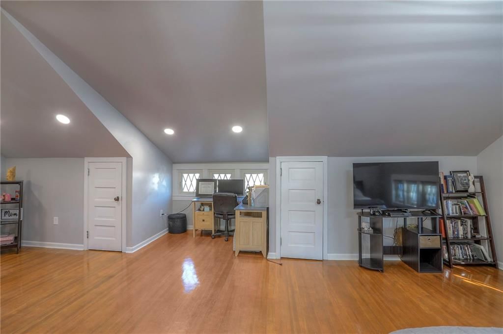 943 W 33rd Terrace — photo 33