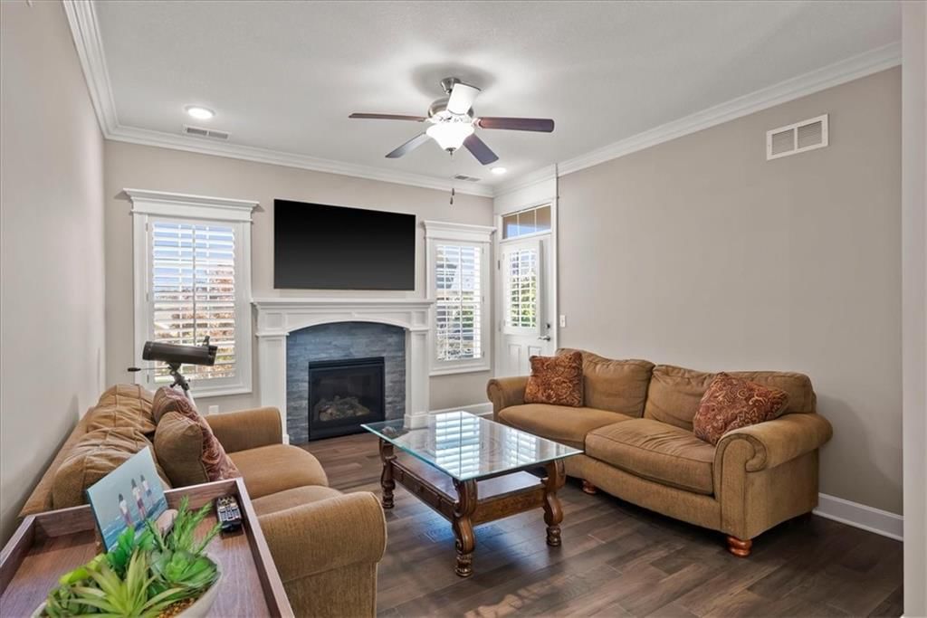 15908 Fontana Street — photo 10