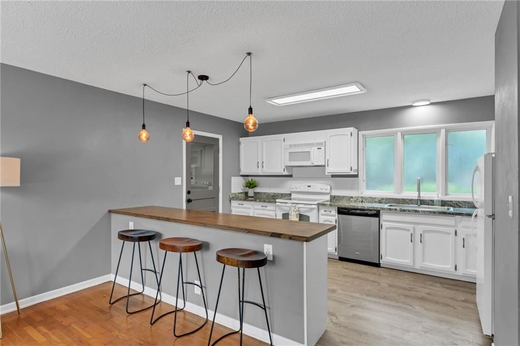 1620 W 20th Terrace — photo 3