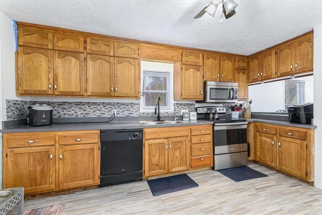207 bowen Street — photo 4