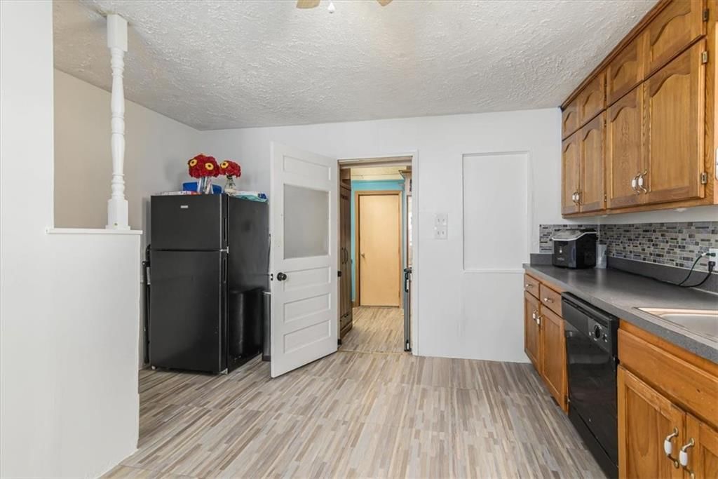 207 bowen Street — photo 5