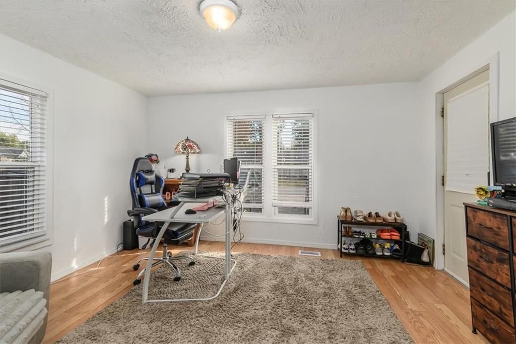 207 bowen Street — photo 6
