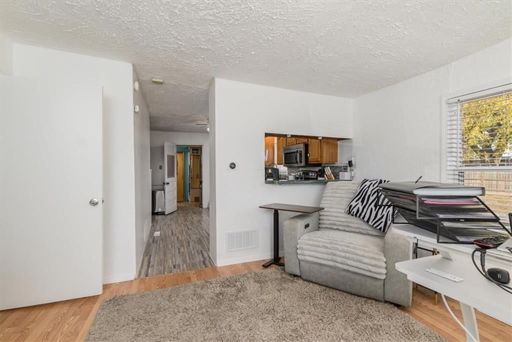207 bowen Street — photo 7
