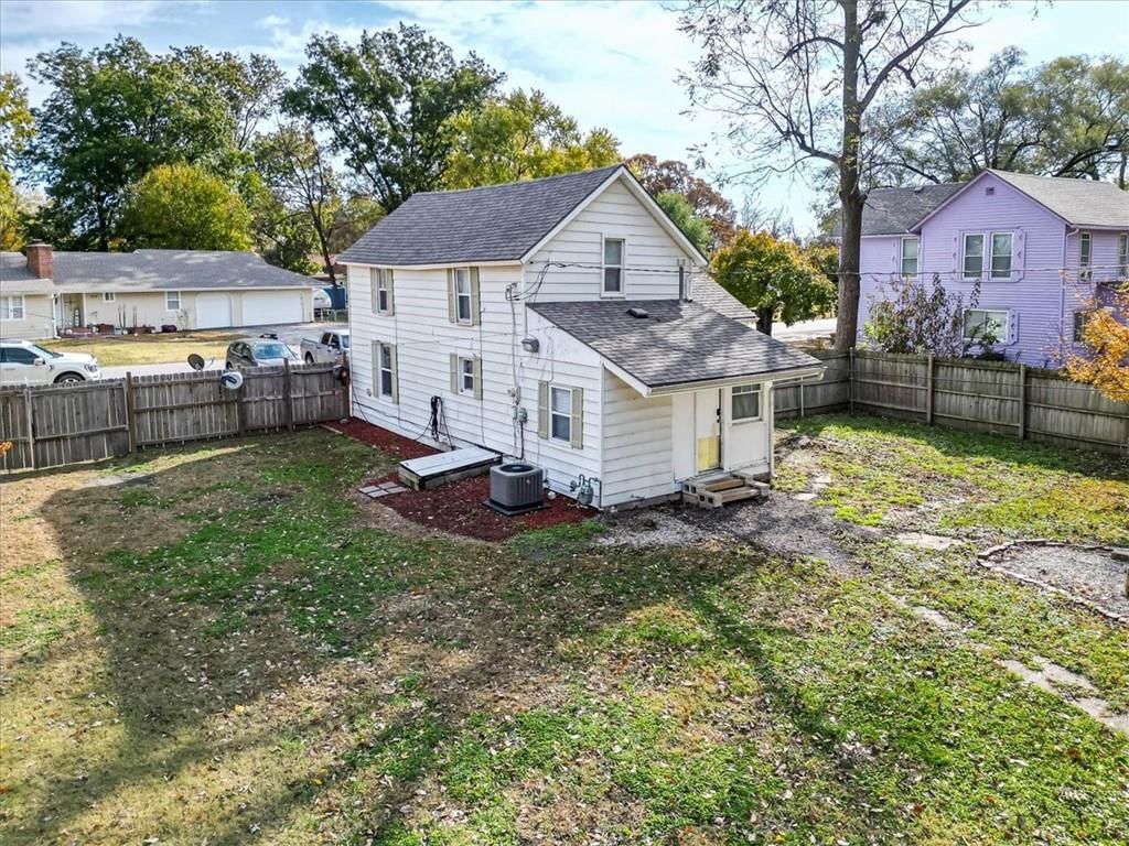 207 bowen Street — photo 17