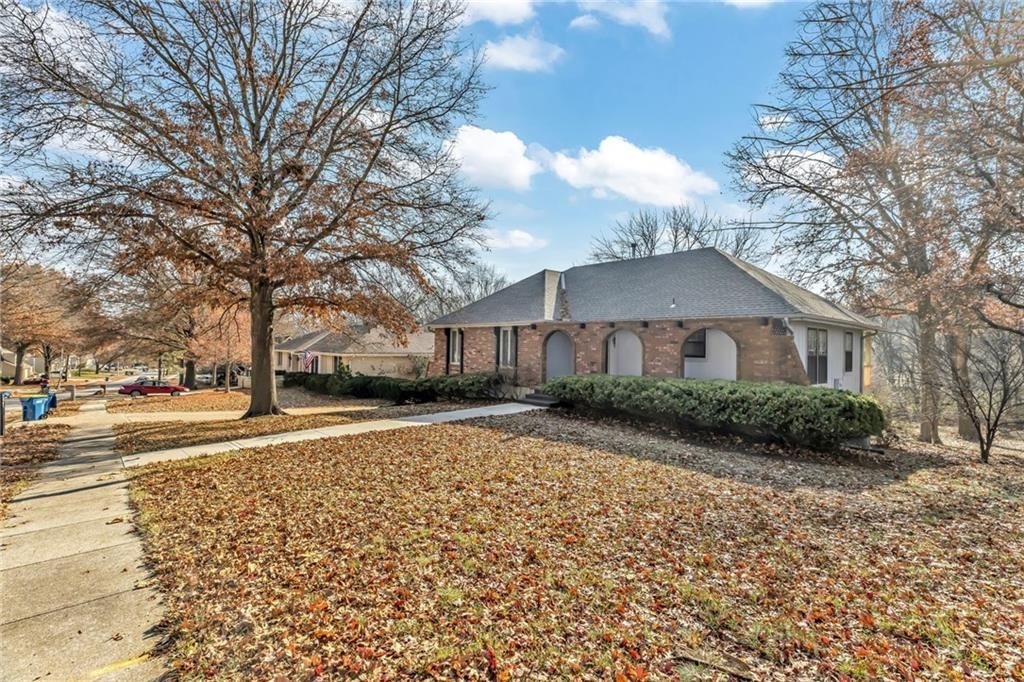 1007 Wyckwood Drive, Liberty, MO