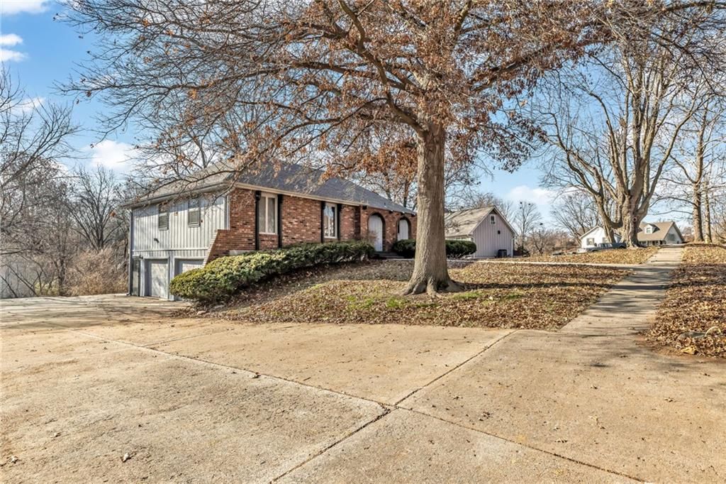 1007 Wyckwood Drive — photo 2