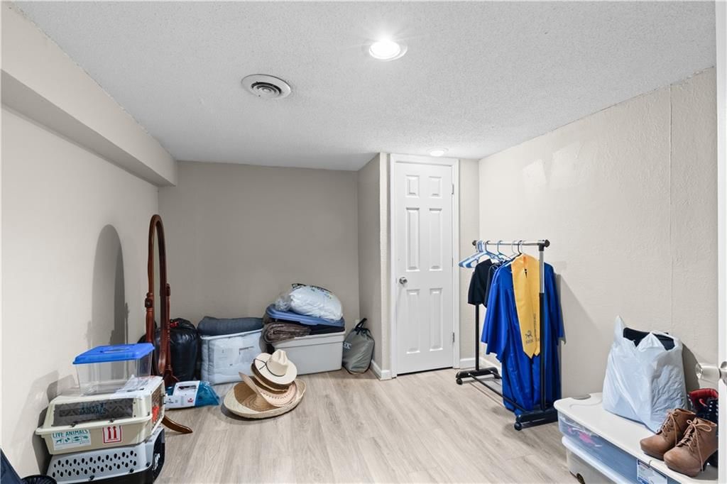 11020 Beacon Avenue — photo 21