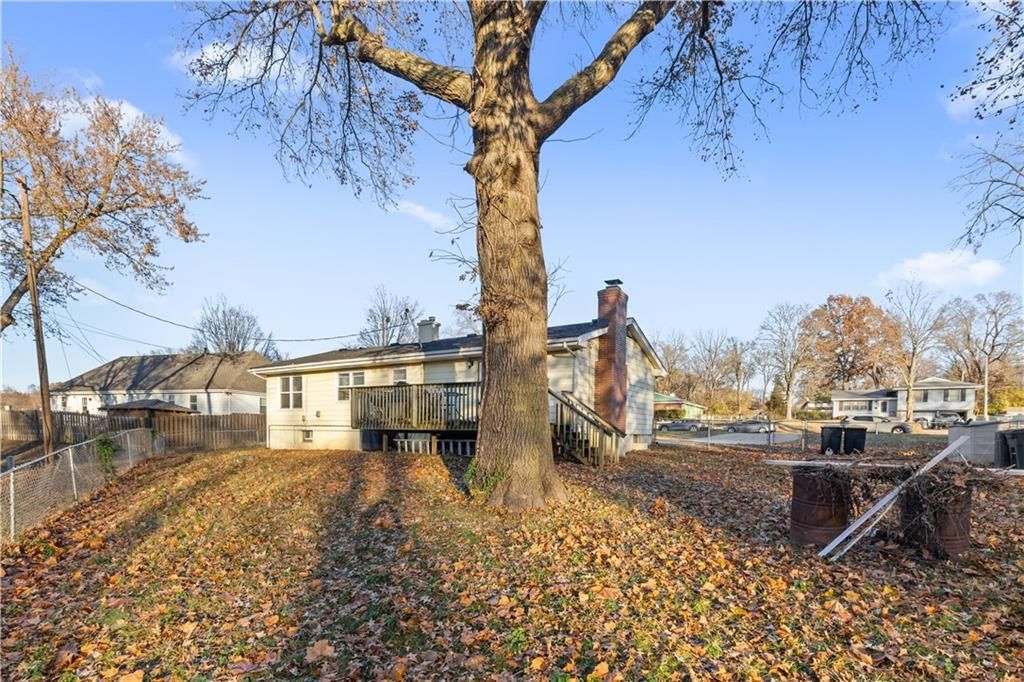 11020 Beacon Avenue — photo 26