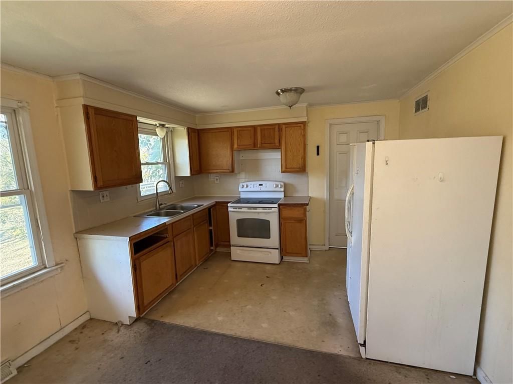 3002 N 58th Street — photo 3