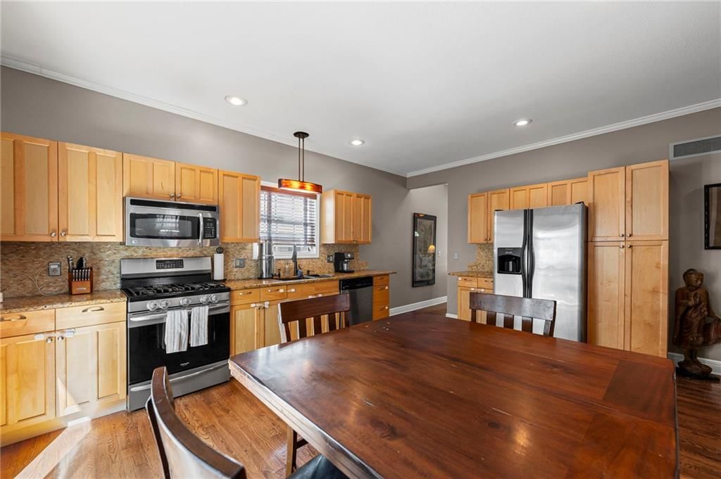 4526 Genessee Street — photo 13