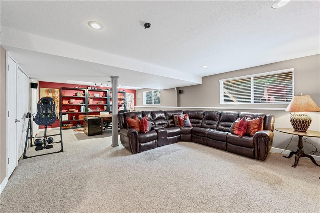 4526 Genessee Street — photo 26