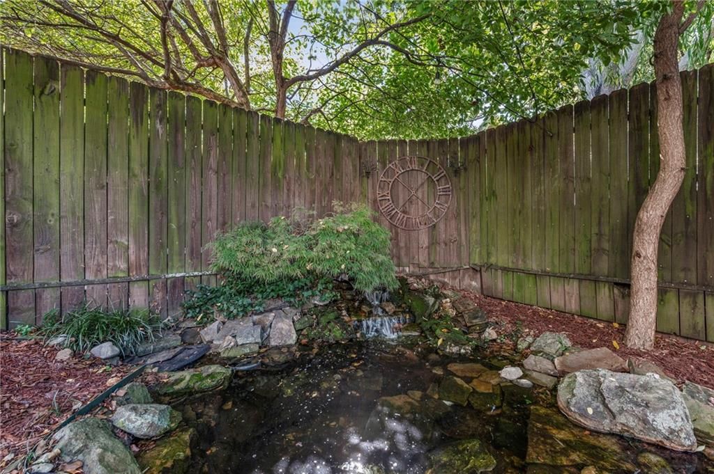 4526 Genessee Street — photo 34