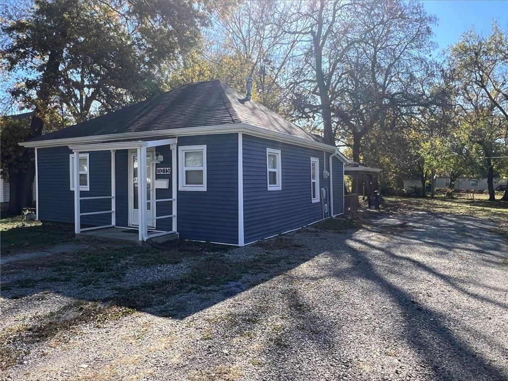 1013 W 2nd Street — photo 2