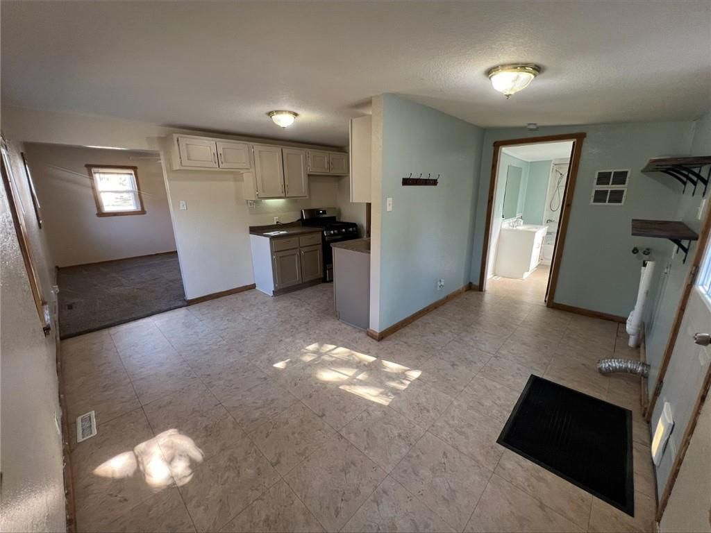 1013 W 2nd Street — photo 10
