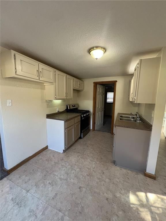 1013 W 2nd Street — photo 11