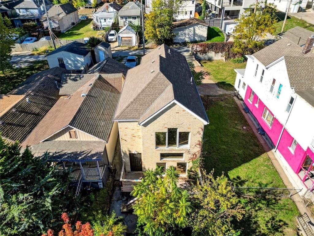 2128 Summit Street — photo 3
