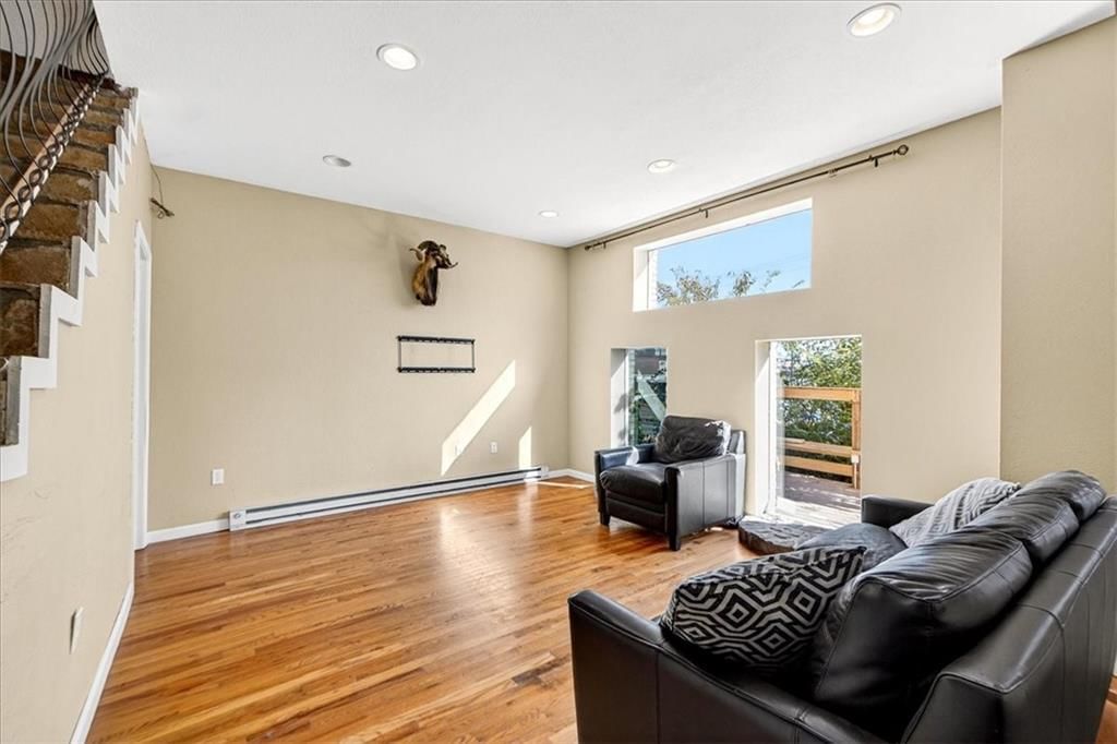 2128 Summit Street — photo 7