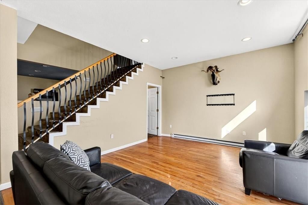 2128 Summit Street — photo 8