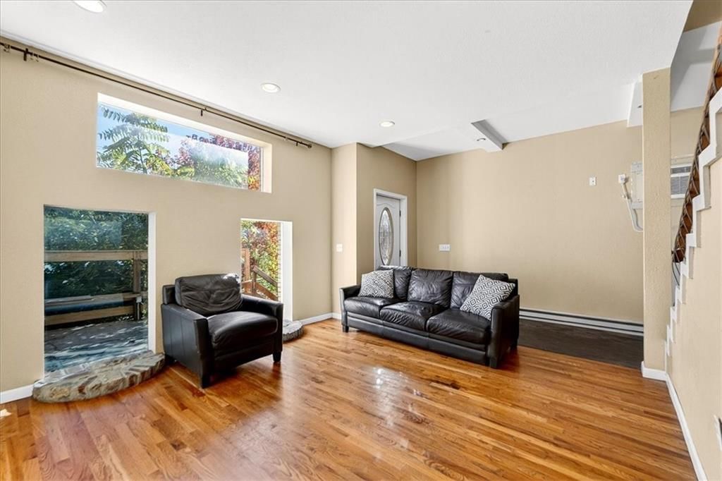 2128 Summit Street — photo 9