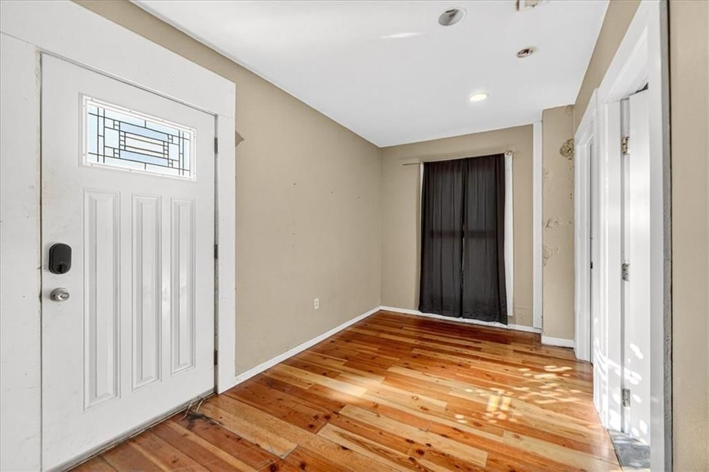 2128 Summit Street — photo 12