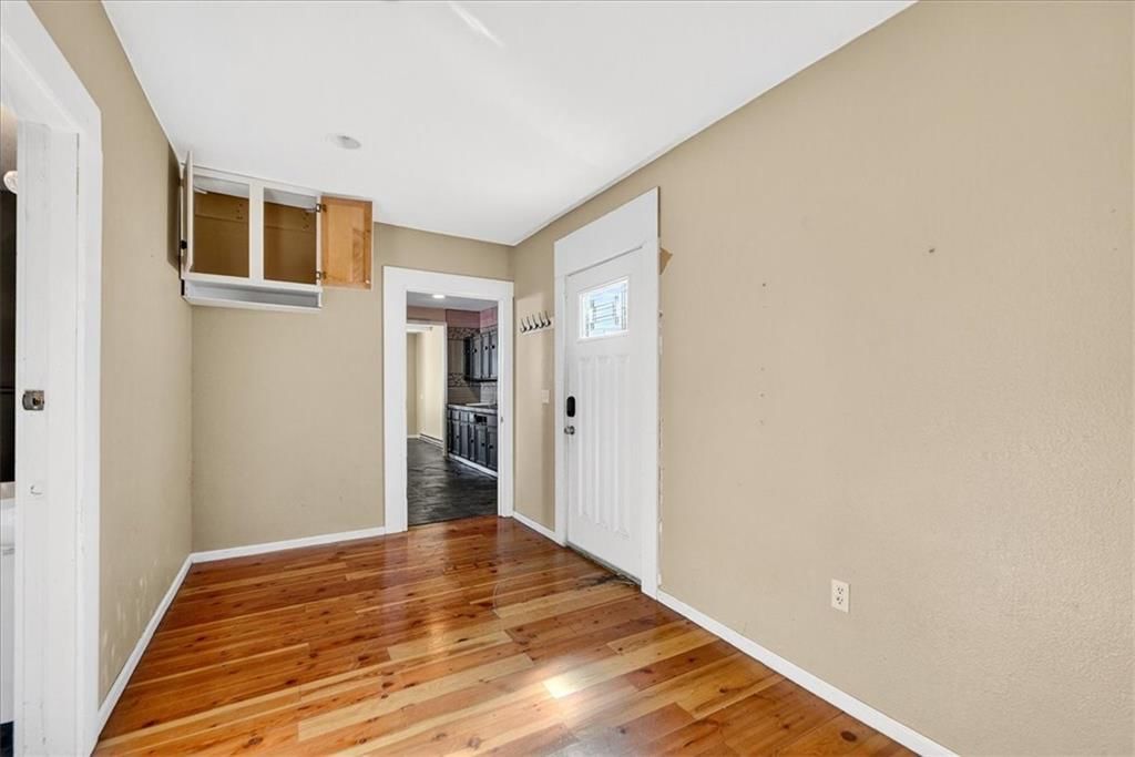 2128 Summit Street — photo 14