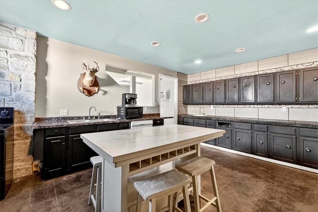 2128 Summit Street — photo 21
