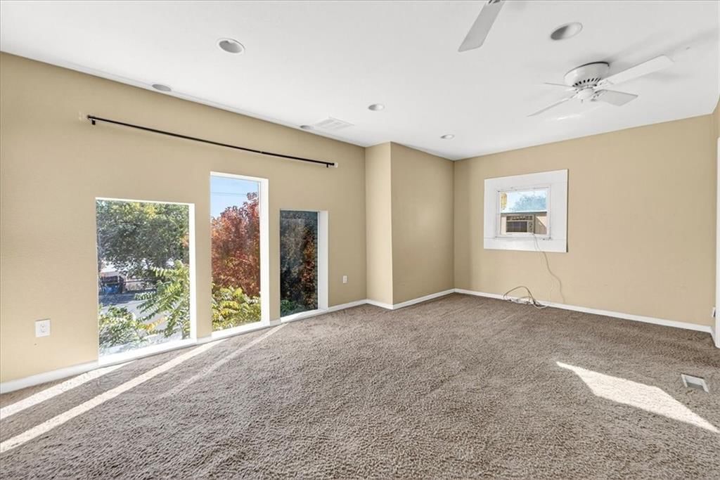 2128 Summit Street — photo 24